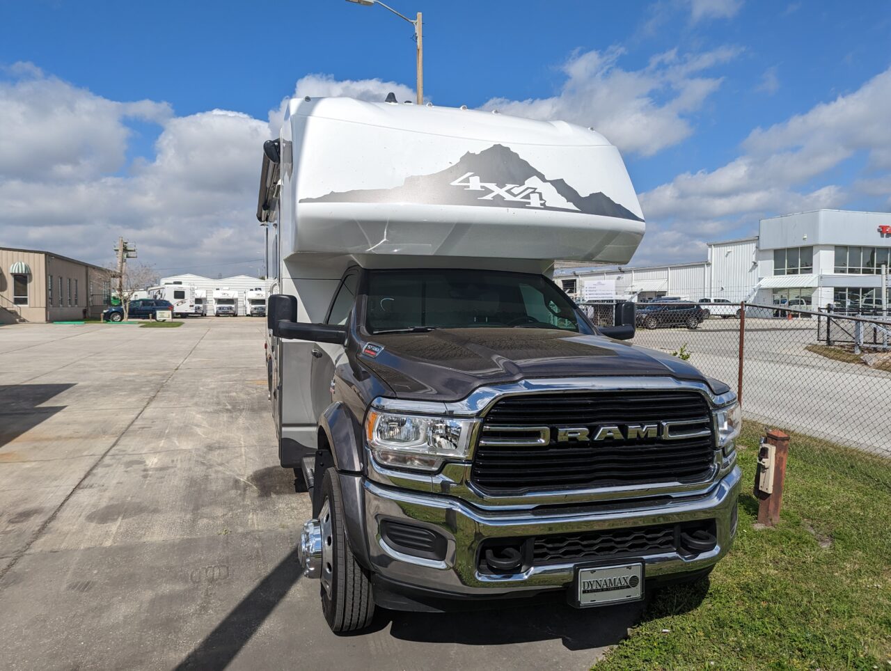 Dynamax Isata 30FW Suncoast RV Rental